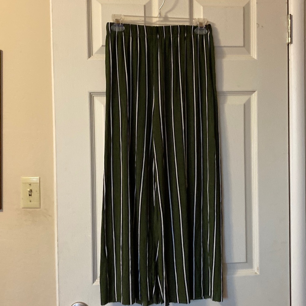 Jon and Anna cropped pants in size large